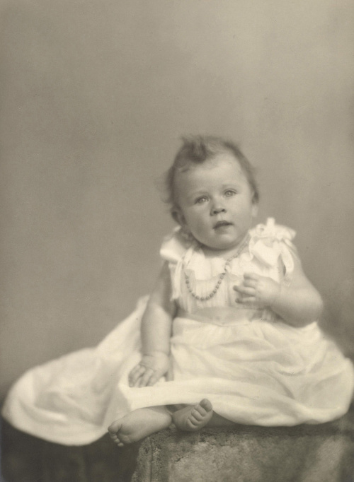 Na archívnej snímke z 12. februára 1926 vtedajšia princezná Alžbeta, ktorá sa neskôr stala britskou kráľovnou Alžbetou II.