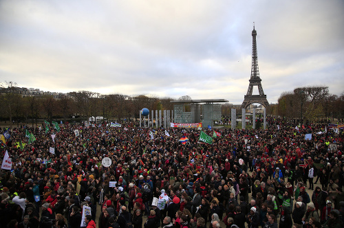 Demonštrácia Parížanov počas klimatickej konferencie COP21.