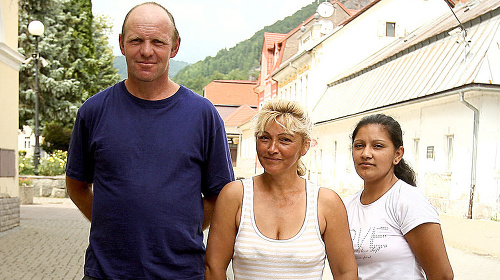 Ľubomír Ďurčík (38), družka Oľga Mušuková
(v strede, 46) a jej dcéra Ľubomíra (24)
