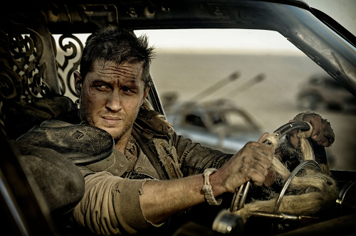 Tom Hardy v akčnom filme Mad Max: Fury Road.