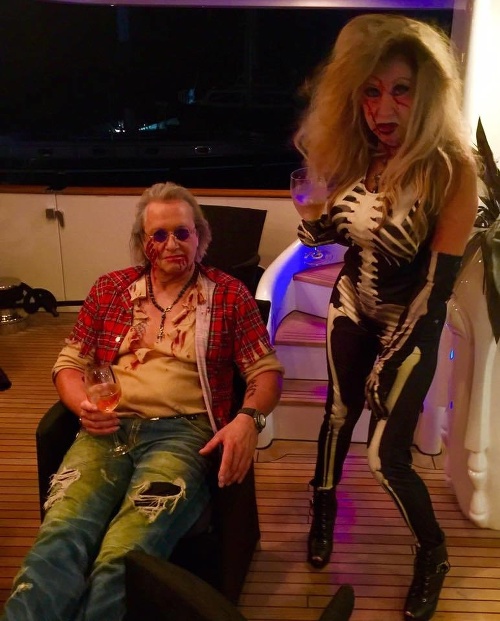 Z Geissenovcov sa počas halloweenskej párty stali zombíci. 