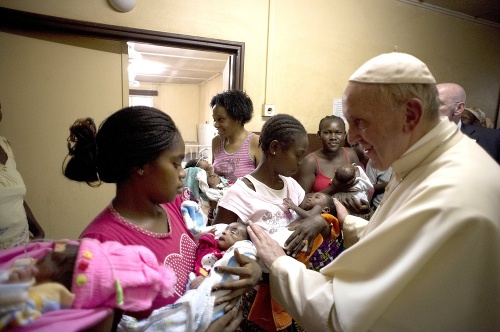 Pápež navštívil tiež detskú nemocnicu v Bangui.