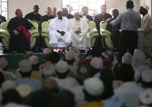 Pápež v mešite v meste Bangui.