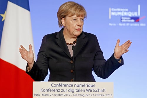 Kancelárku Merkelovú obviňujú z vlastizrady.
