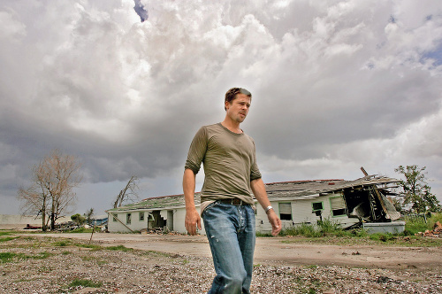 Osud obyvateľov New Orleansu po hurikáne sa dotkol aj hollywoodskej hviezdy Brada Pitta (51).