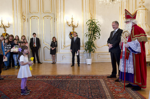 Prezident Andrej Kiska na Mikulášskom stretnutí s deťmi z detských domovov 