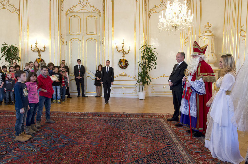 Prezident Andrej Kiska na Mikulášskom stretnutí s deťmi z detských domovov 