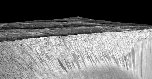 Podľa NASA voda po planéte tečie len v určitom období. 