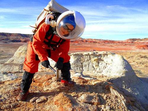 Simulovaná misia: Michaela počas geologického výskumu na púšti v Utahu.