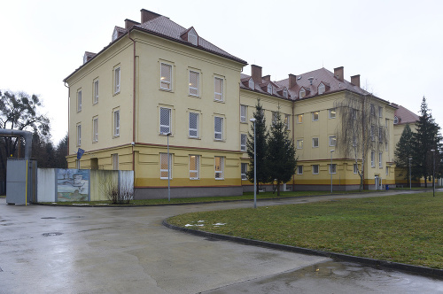 Prezident Andrej Kiska navštívil záchytný tábor v Humennom. Na snímke areál Záchytného tábora. 
