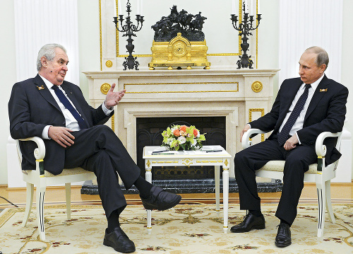 Český prezident so šéfom Kremľa debatoval po rusky.