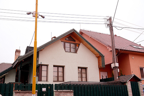 Dom Norinej sestry strážia 24 hodín denne kamery.