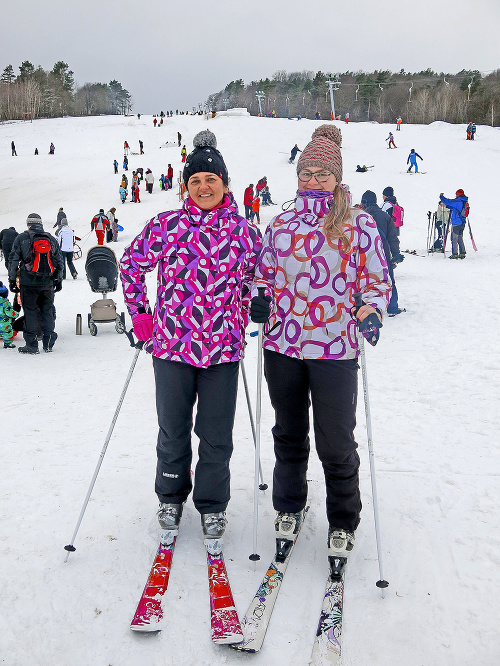 Žaneta (40) z Trnavy s dcérou Veronikou (20) si v stredu v Kálnici užili svoju prvú tohtoročnú lyžovačku.