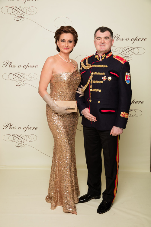 Kleinová a Nejedlý prišli na Ples v opere ako oficiálny pár.