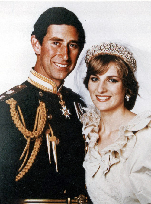 1981 - Prvú Charlesovu pohľadnicu zdobila svadobná fotografia s Dianou.