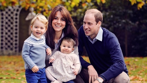 Princ William s manželkou Kate a oboma ratolesťami.