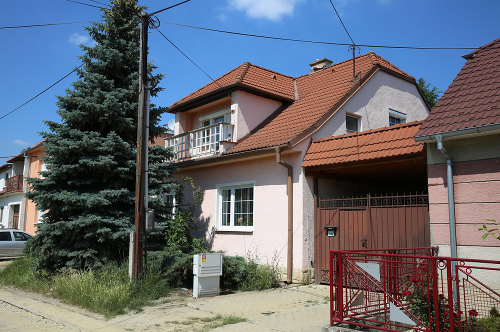Dom v obci Viničné má už nového vlastníka.