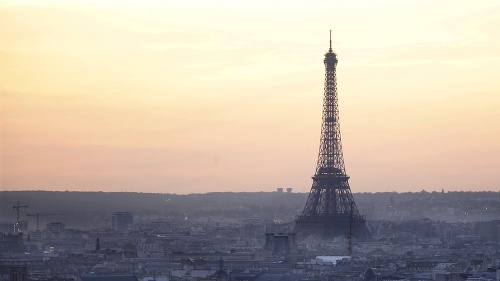 Eiffelova veža v Paríži 9. 11. 2015.