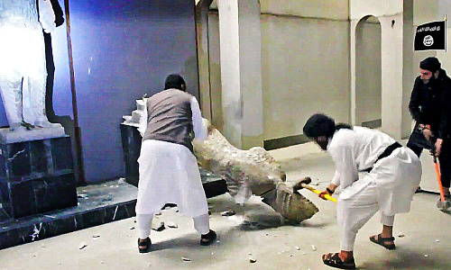 Múzeum v Mósule, Irak: Takto ničili vo februári džihádisti sochy v irackom múzeu. 