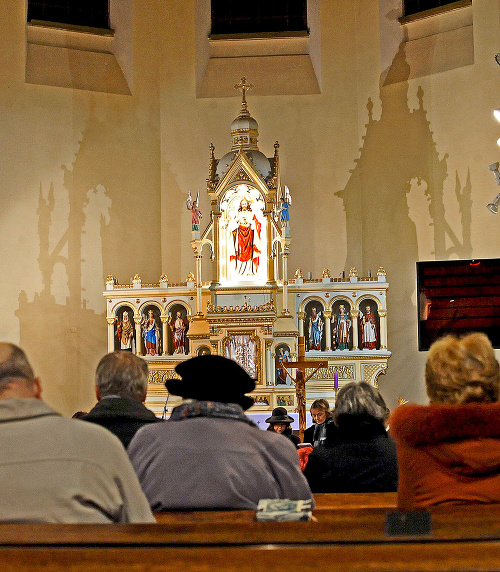 Prvá časť smútočnej rozlúčky sa uskutoční v bratislavskom kostole Blumentál, v ktorom Srholec sám pôsobil.