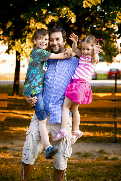 Vladimír Kobielsky (40) so synom Kristiánom (11) a dcérou Klárou (8)