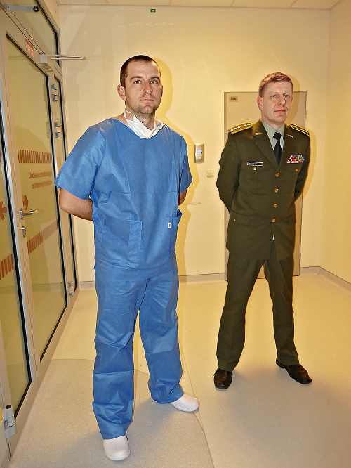 Zdravotný brat Róbert a hlavný lekár Vladimír Lengvarský.