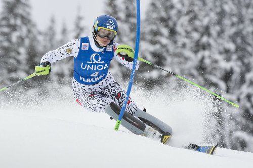 Na snímke slovenská reprezentantka v alpskom lyžovaní Veronika Velez - Zuzulová počas 1. kola.