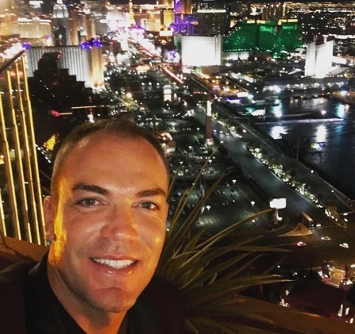 Expilot a jeho pozdrav z Las Vegas, kde prezentoval svoje aktivity.