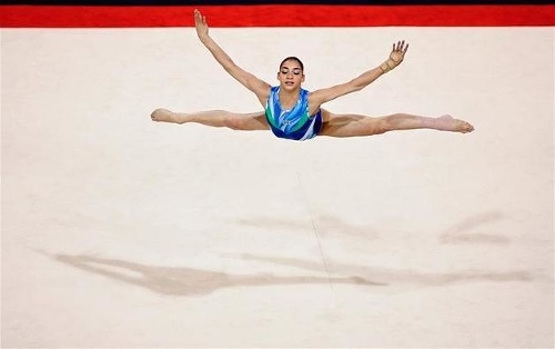 Lais de Silva Souza ako športová gymnastka.

