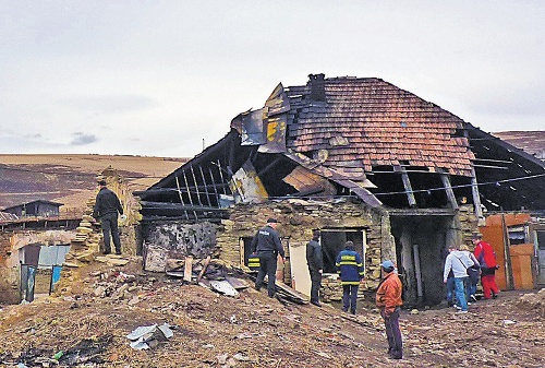 V plamenoch zahynuli v dome Viera († 21) a jej štyri deti. S najmladším Kevinom sa len v piatok vrátila z pôrodnice.