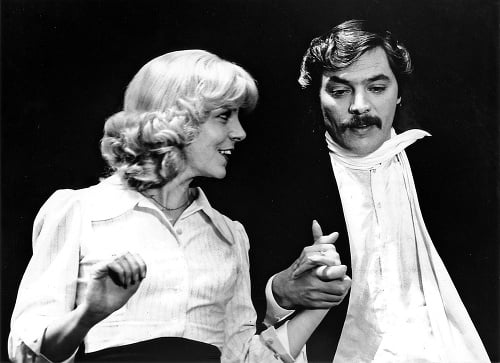 V osemdesiatych rokoch naspieval herec dve duetá s Hanou Zagorovou.