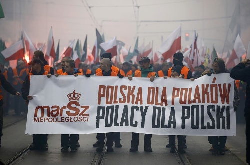Poliaci demonštrovali proti migrantom. 