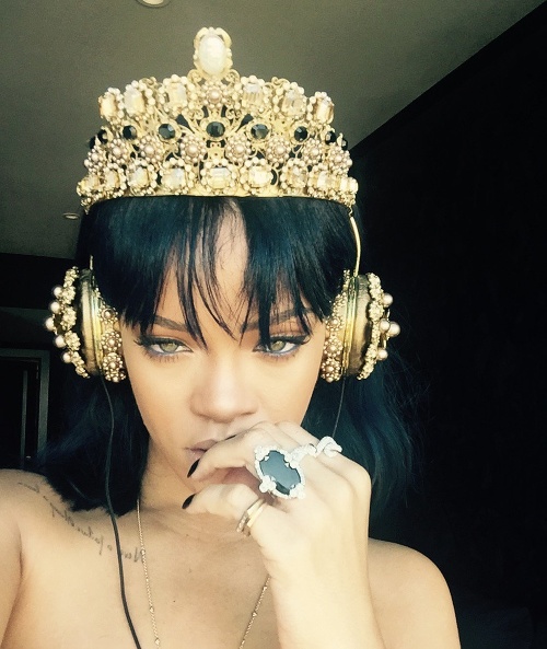 Rihanna a jej šialený doplnok.