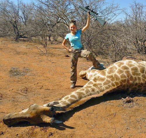 Aryanna zastrelila žirafu na nedávnom výlete v Afrike.