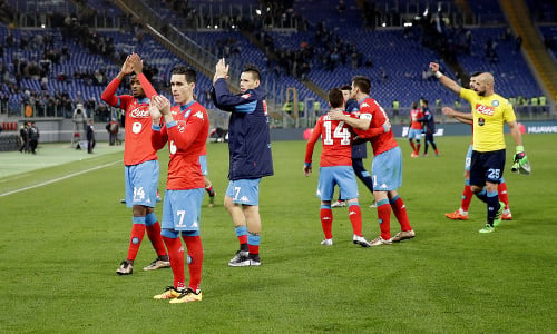 Hráčov Neapola vítali ako víťazov.