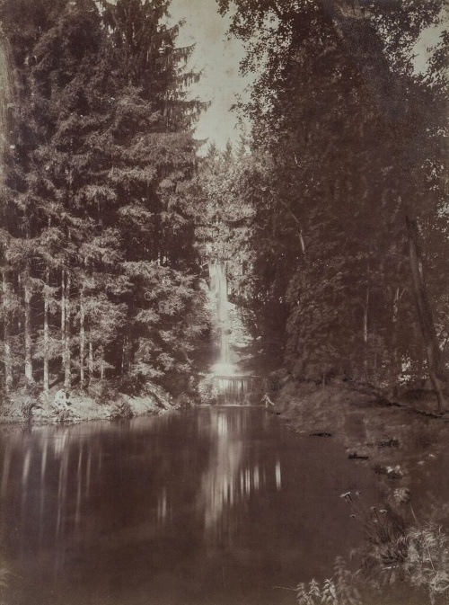 1890 - Pohľad na vodopád na snímke z albumu Andrássyovcov.
