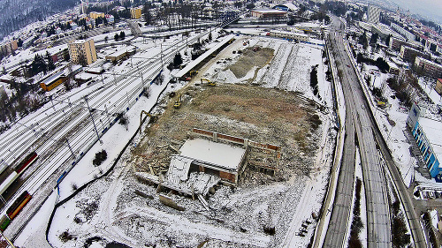 Január 2016: V súčasnosti už betónová opacha Bystričanov nedesí.