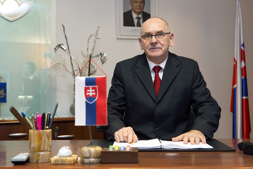 Predseda Najvyššieho kontrolného úradu Slovenskej republiky Karol Mitrík.