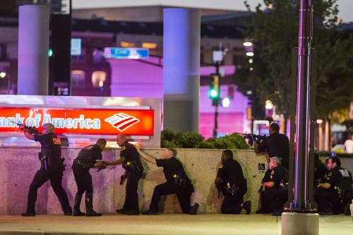 Protest v Dallase sa tragicky zvrtol.