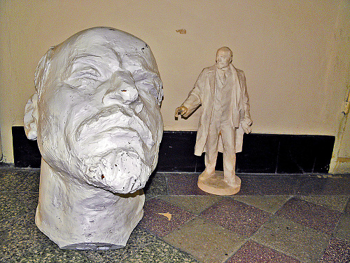 Rimavská Sobota: Leninovu bustu uskladňujú v bývalom žalári.