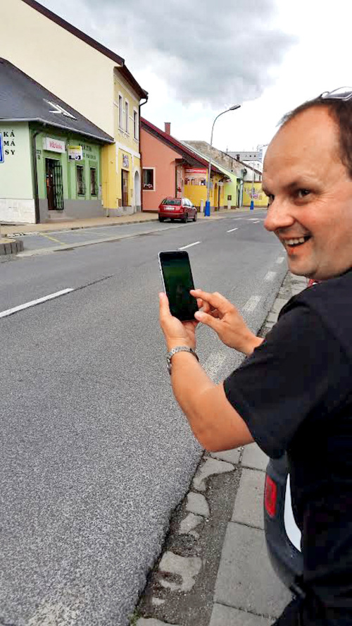 Jožko (36) - Neveril som, že aj ja tomu môžem podľahnúť, ale je to naozaj kolektívne šialenstvo. Nazbieral som ich už viacero.