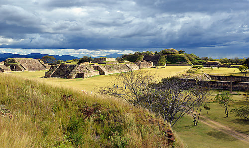 Staré pyramídy civilizácie  Zapotec v Mexiku.