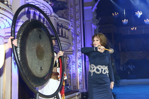 Slávnostným gongom otvorila ples herečka Emília Vášaryová.