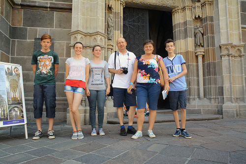 Tamás (13), Dorina (17), Lilla (13), Gábor (49), Edit (50) a Róbert (13), Maďarsko.