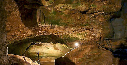 MYSTICKÉ PRIESTORY: Termálny prameň, ktorý vytvoril jaskyňu, sem prilákal i neandertálcov.