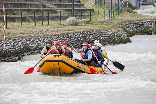 Adrenalín: Rafting je medzi návštevníkmi obľúbený. Na člne bude s vami aj inštruktor.