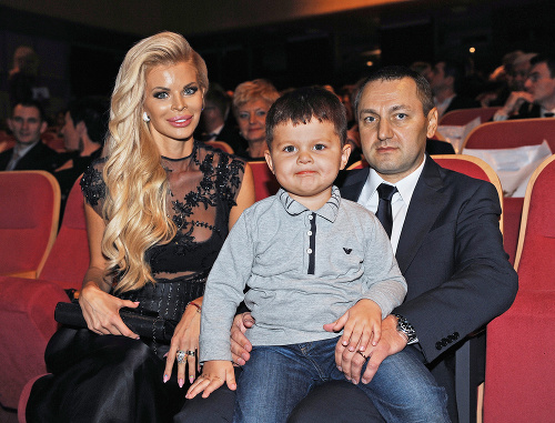 Minulosť:  Silvia, jej manžel Sergej a ich syn Marcus Alexander.
