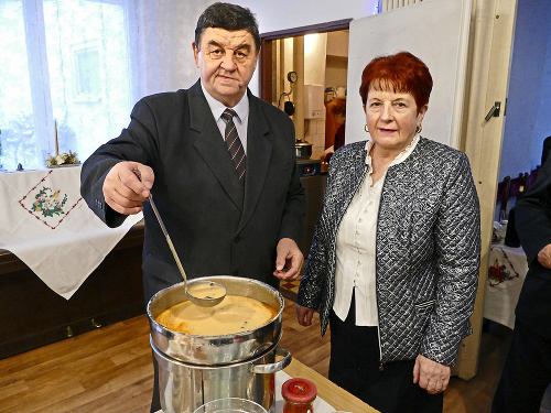 Manželia Čabalovci pripravili pre hostí tradičnú mačanku.