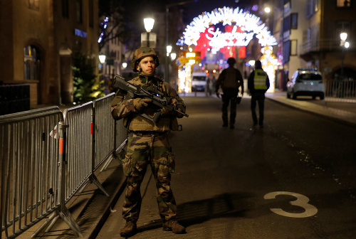 Streľba v centre Štrasburgu si vyžiadala minimálne dva ľudské životy.