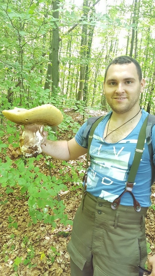 Daniel (26) našiel obrovský hríb v Slanských vrchoch.